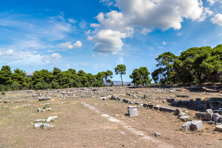 在 Epidavros，希腊废墟