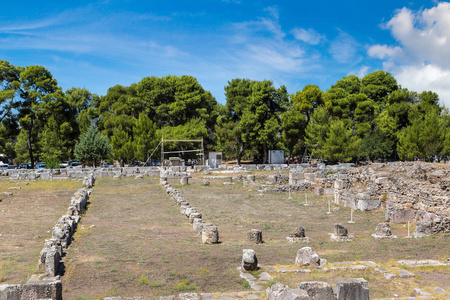 在 Epidavros，希腊废墟