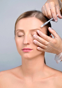 女人要注射肉毒杆菌抗衰老治疗与面部护理