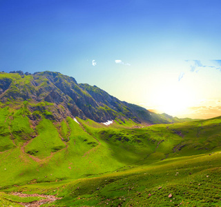 日落时的青山景观