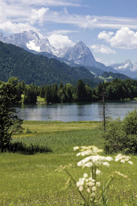 Geroldsee湖和Zugspitze山Werdenfelser陆地地区上巴伐利亚德国欧洲