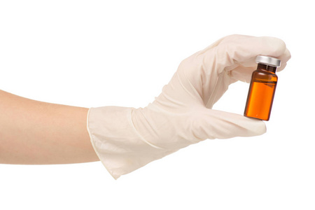 玻璃药瓶肉毒杆菌或流感与医用注射器女性手