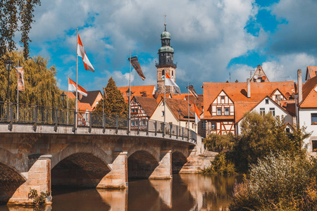 查看 Lauf 的 Pegnitz 河，德国从 der Pegnitz