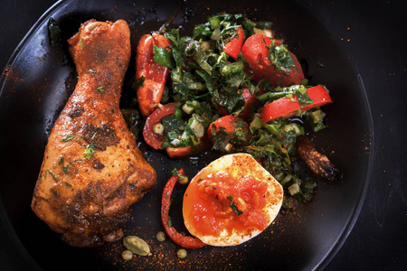 炸鸡和沙拉图片