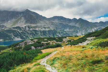 波兰高 Tatra 山脉五湖流域鸟瞰图