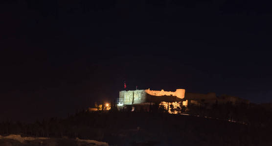 土耳其梅尔辛的西利夫克镇夜景