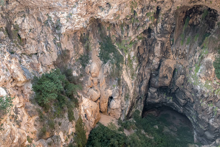 位于 Silifke 区, 梅尔辛土耳其的地狱坑的看法