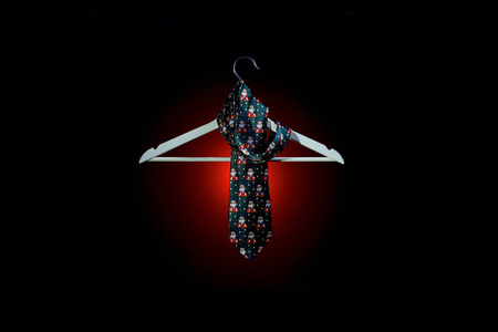 圣诞领带和衣架。年末概念