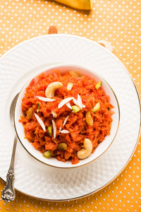 胡萝卜 Halwa 或 Gajar Halwa