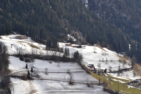 奥地利意大利和瑞士的山脉和小径都是雪山