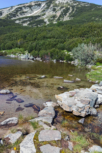 皮林山 Bezbog 湖的全景视图