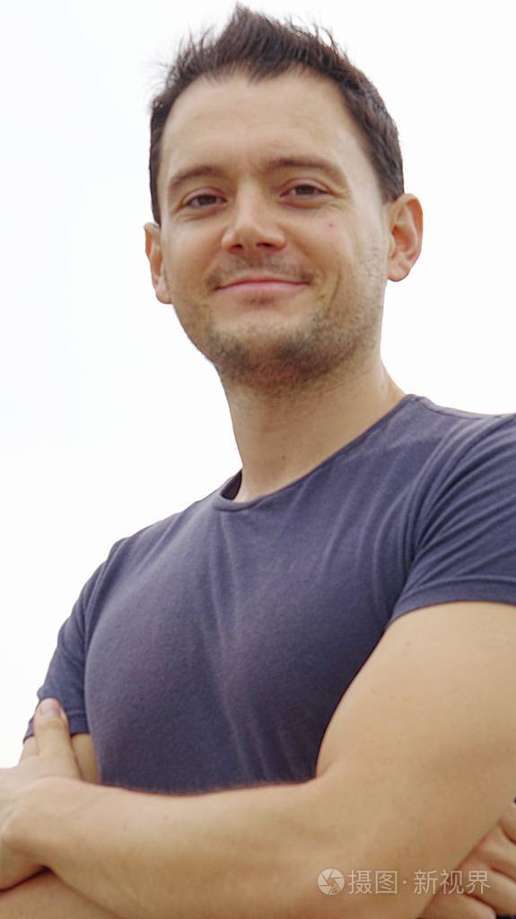 没有刮胡子的意大利人