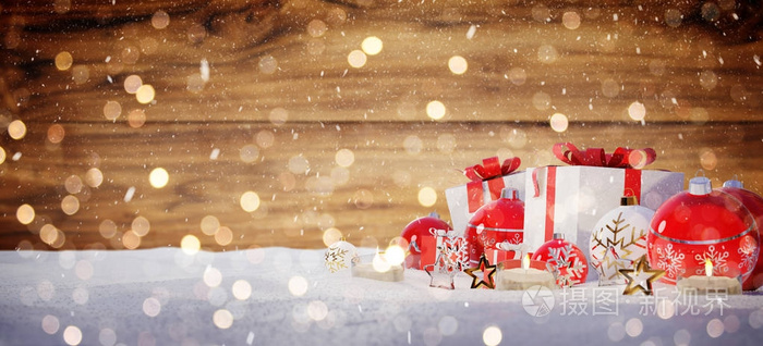 红色和白色圣诞礼物和小在雪3d 渲染