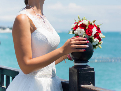 新娘带着婚礼花束