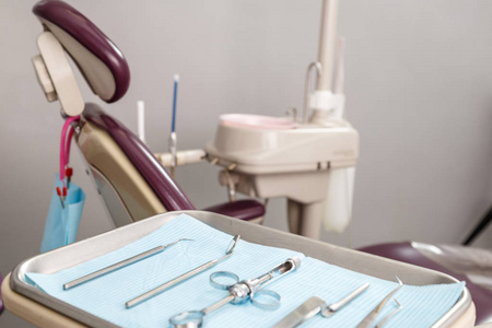 牙科器械和工具在牙医办公室