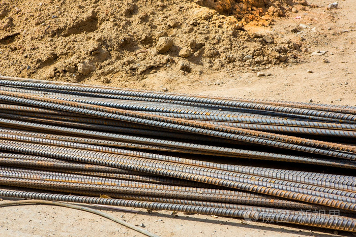 道路施工中的钢筋