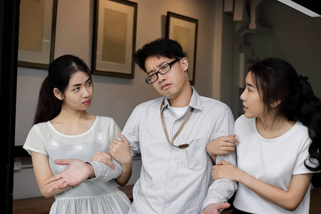 复杂关系三人之间的复杂关系.三角恋概念照片