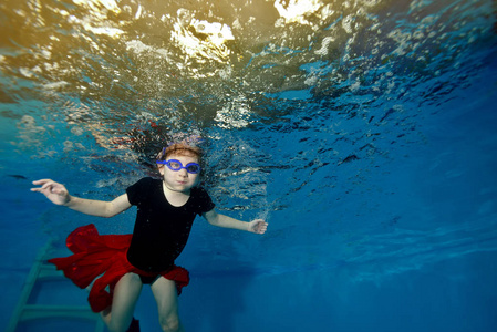 灯光下跳舞图片