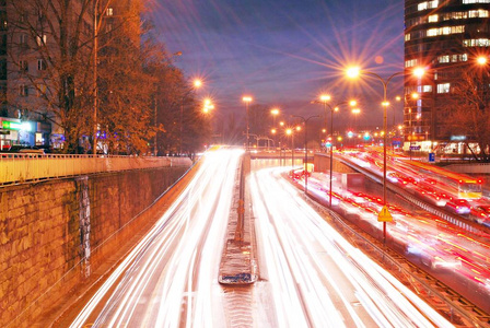 灯火通明的城市图片