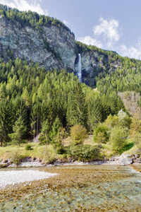 女人河和 Jungfernsprung 瀑布靠近海立根布鲁特, 克恩顿, 奥地利