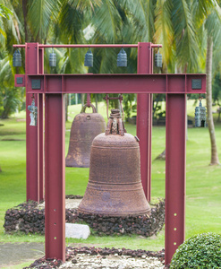 中国的钟声广场的钟声在佛教的中心南山在岛上照片