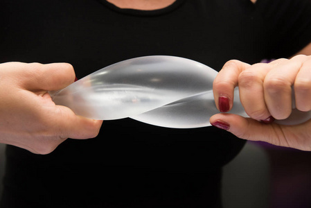 硅胶模型硅胶植入女性乳房照片