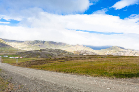 冰岛 Skeggjastadir 农场附近的肮脏的路