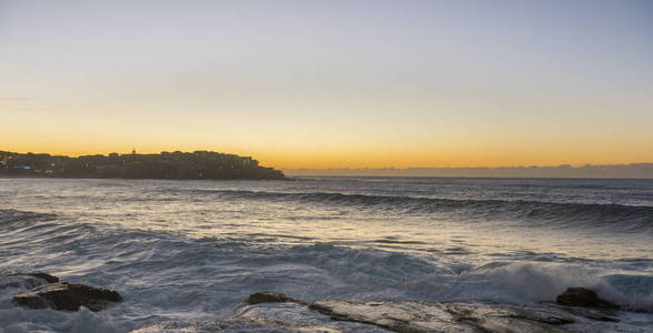 美丽的早晨从邦迪海滩在悉尼, 澳大利亚