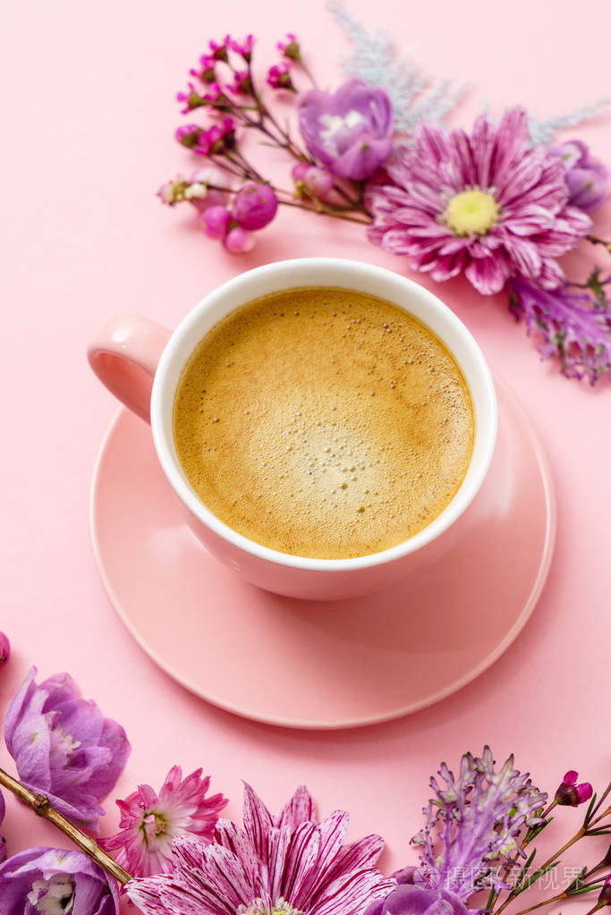 粉红色的咖啡色粉彩台上景近景