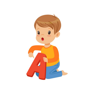 小男孩学习正确发音字母 a. 趣味教育游戏.