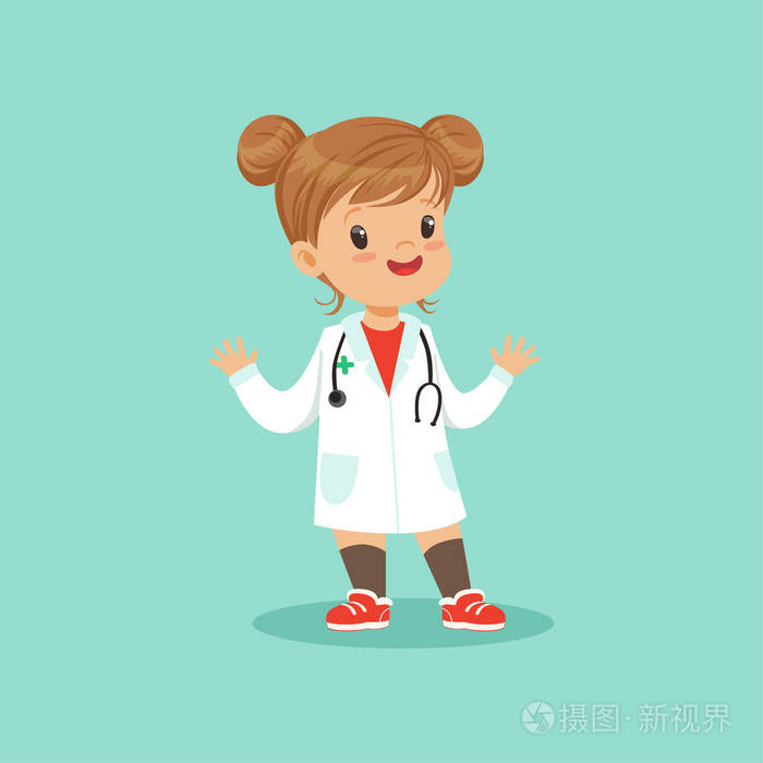 快乐的女婴在白色的医疗大衣和听诊器在她的脖子上扮演医生的角色