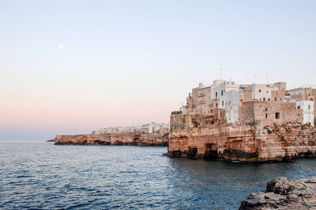 意大利南部的巴里, 阿普利亚, Polignano 的一个母马镇的风景景色