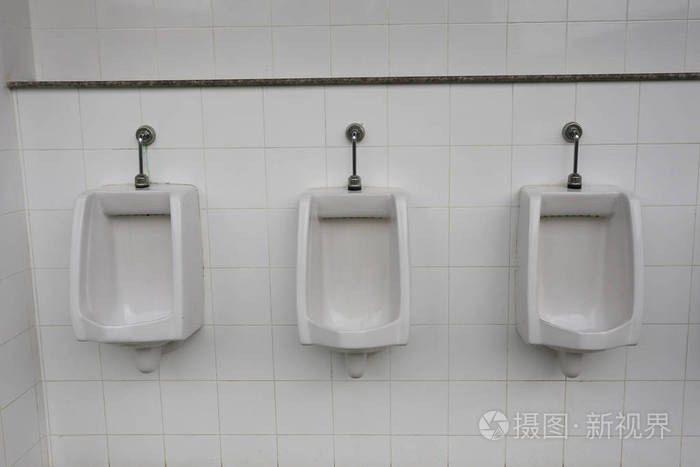 男人浴室现代小便池