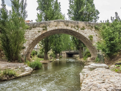 西班牙一个村庄的石桥