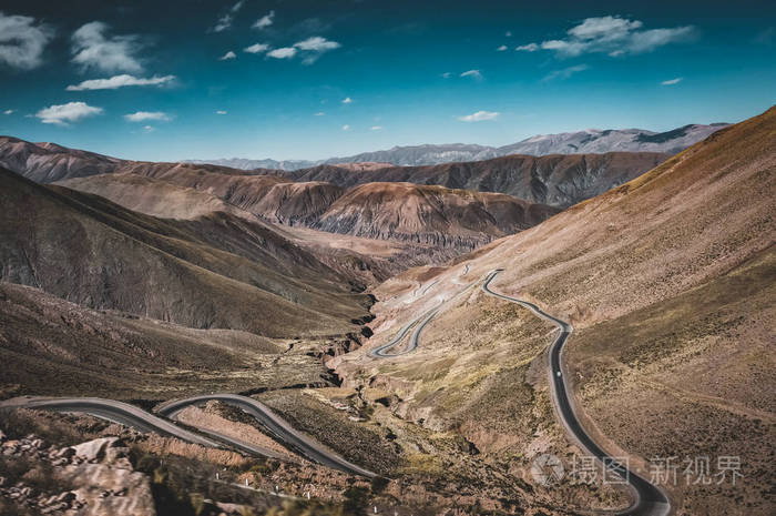 cuestadelipan蛇纹石街道卡玛卡沙漠智利