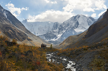 美丽的秋景，阿尔泰山俄罗斯