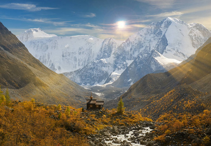 美丽的秋景，阿尔泰山俄罗斯