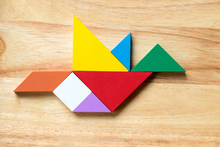 七巧板对象组成的鸟图片