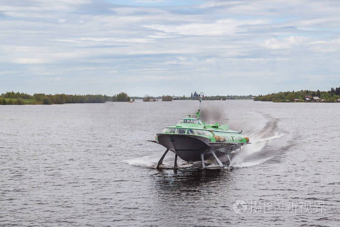 水翼船来自 kizhi