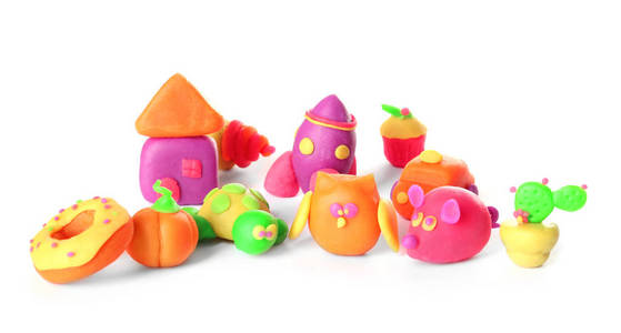 橡皮泥猫头鹰白色背景上的橡皮泥图照片