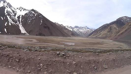 智利圣地亚哥的山雪和泻湖