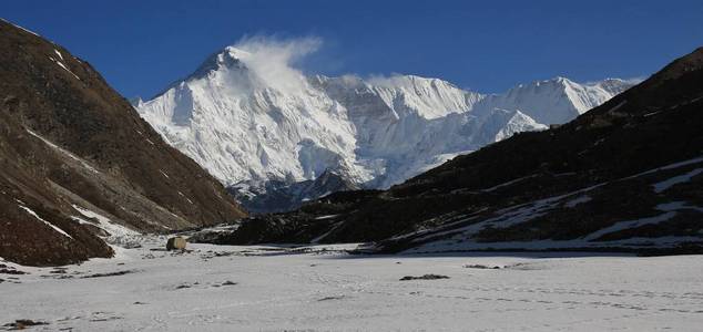 白雪覆盖了芒奥尤陶勒。来自尼泊尔 Gokyo 的看法