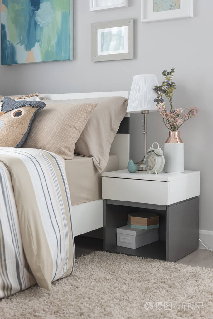 现代卧室风格单人床