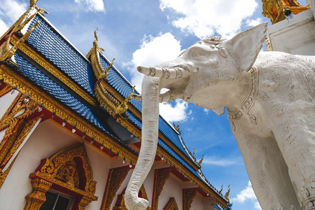 泰国寺庙白象雕塑的底视图