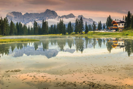 安托尔诺湖白云石和索拉皮山脉群中的高山湖