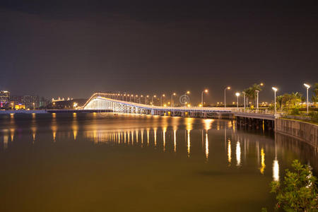 澳门夜间跨海大桥图片