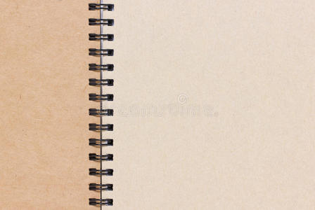 空白笔记本。