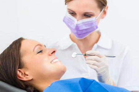 牙医病人牙科治疗