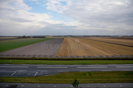 荷兰乡村的云景令人印象深刻图片