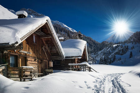 雪山小屋图片 雪山小屋素材 雪山小屋插画 摄图新视界